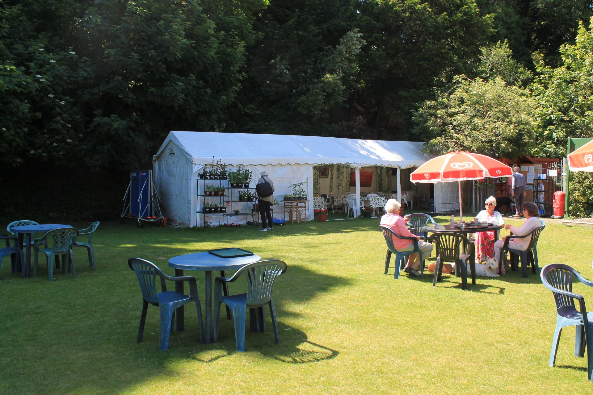 Ventnor Park Putting Green, music from 2pm4pm Ventnor Town Council
